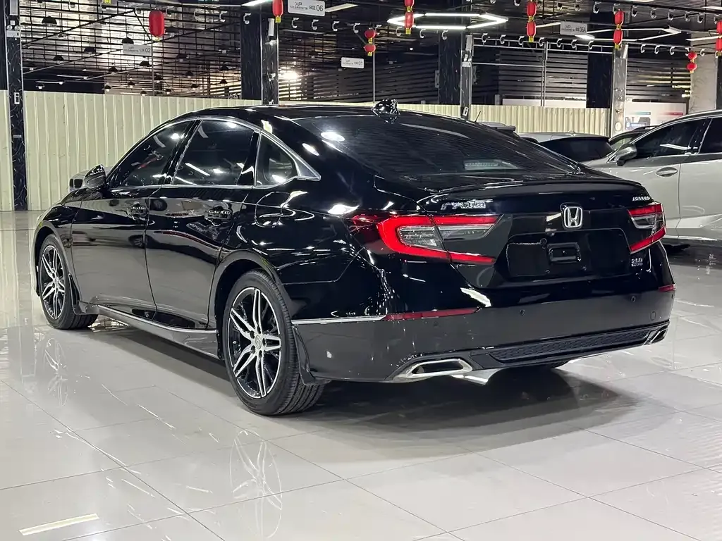 Honda Accord — фото 10