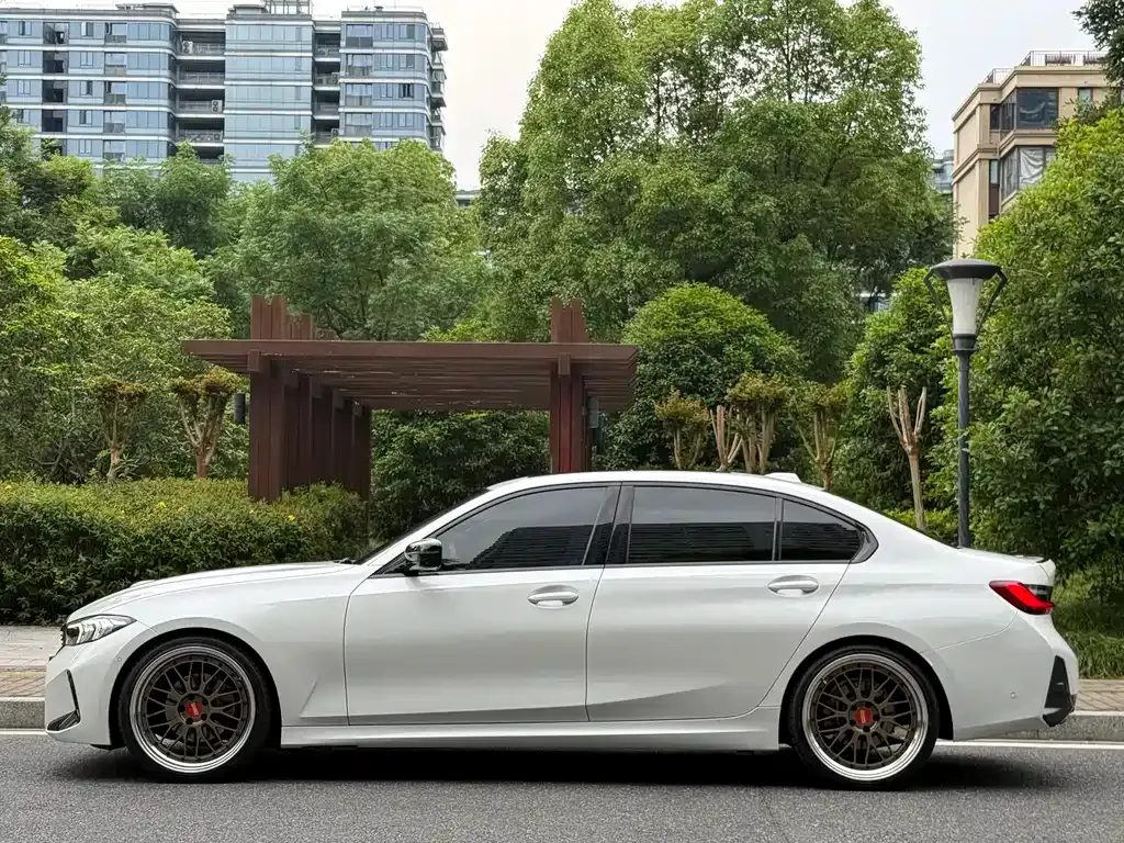 BMW 3 Series 2024 из CN, фото 9