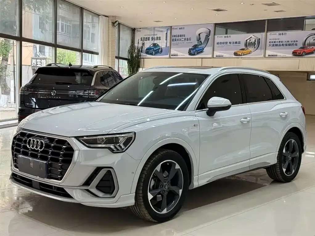 Audi Q3 — фото 1