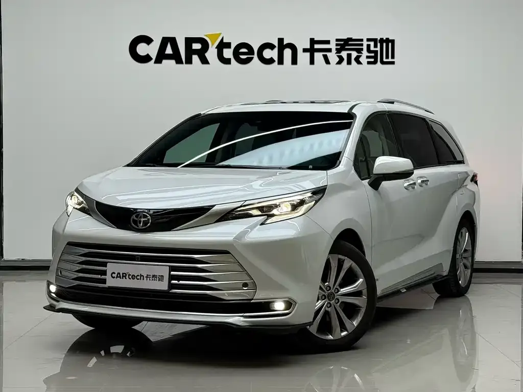 Toyota Sienna — фото 1
