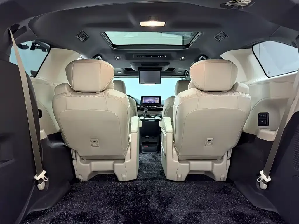 Toyota Sienna — фото 7