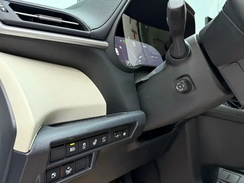 Toyota Sienna — фото 8