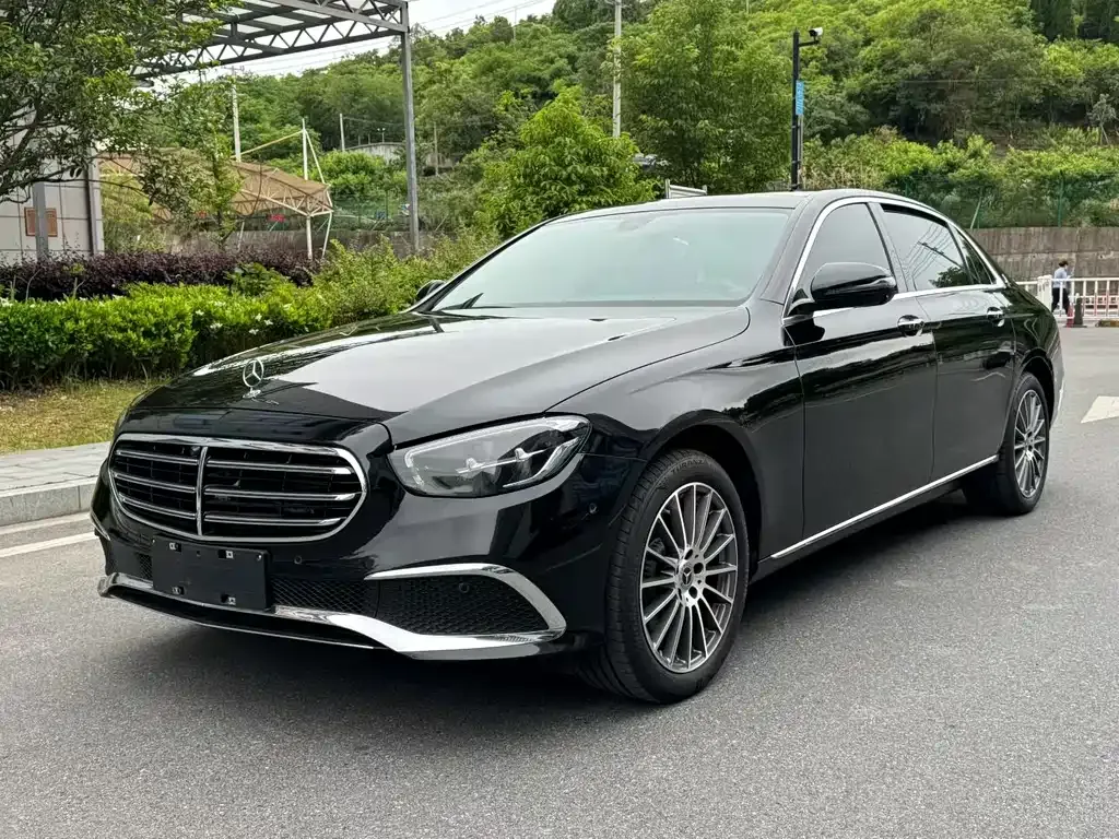 Mercedes-Benz E-Class — фото 1