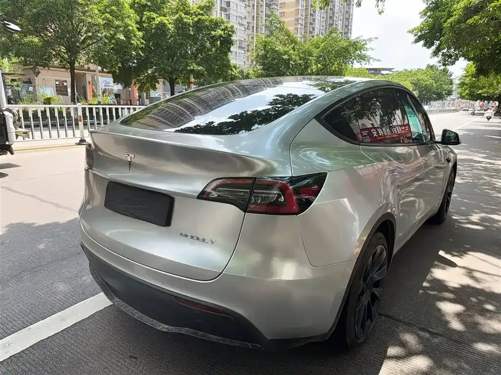 Tesla Model Y — фото 5
