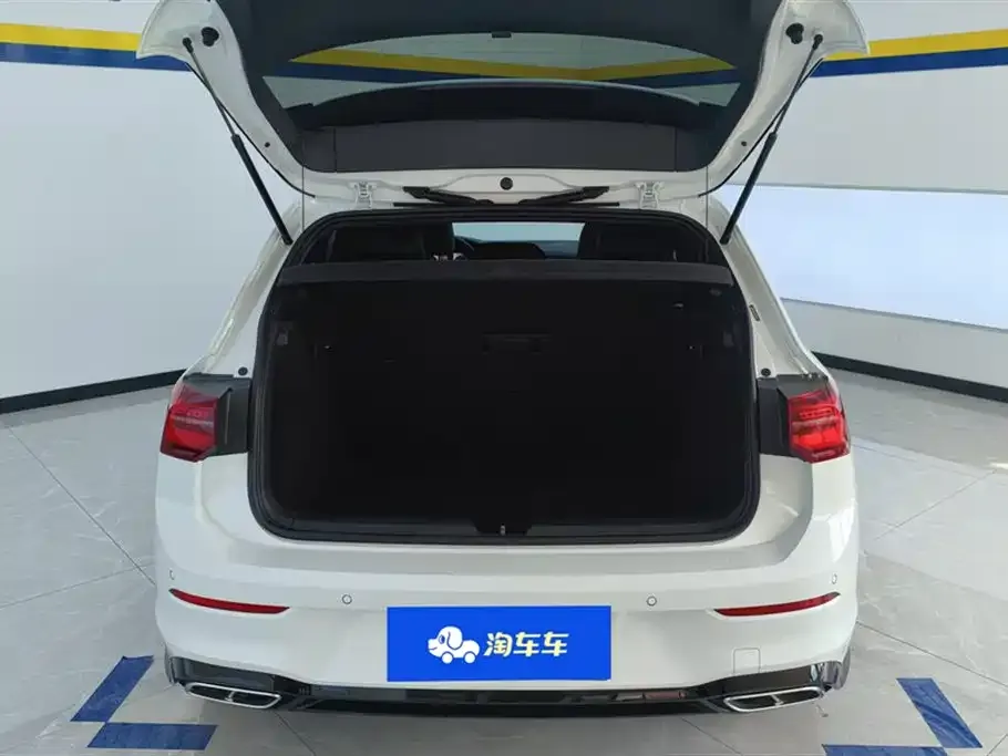 Volkswagen Golf 2024 из CN, фото 2