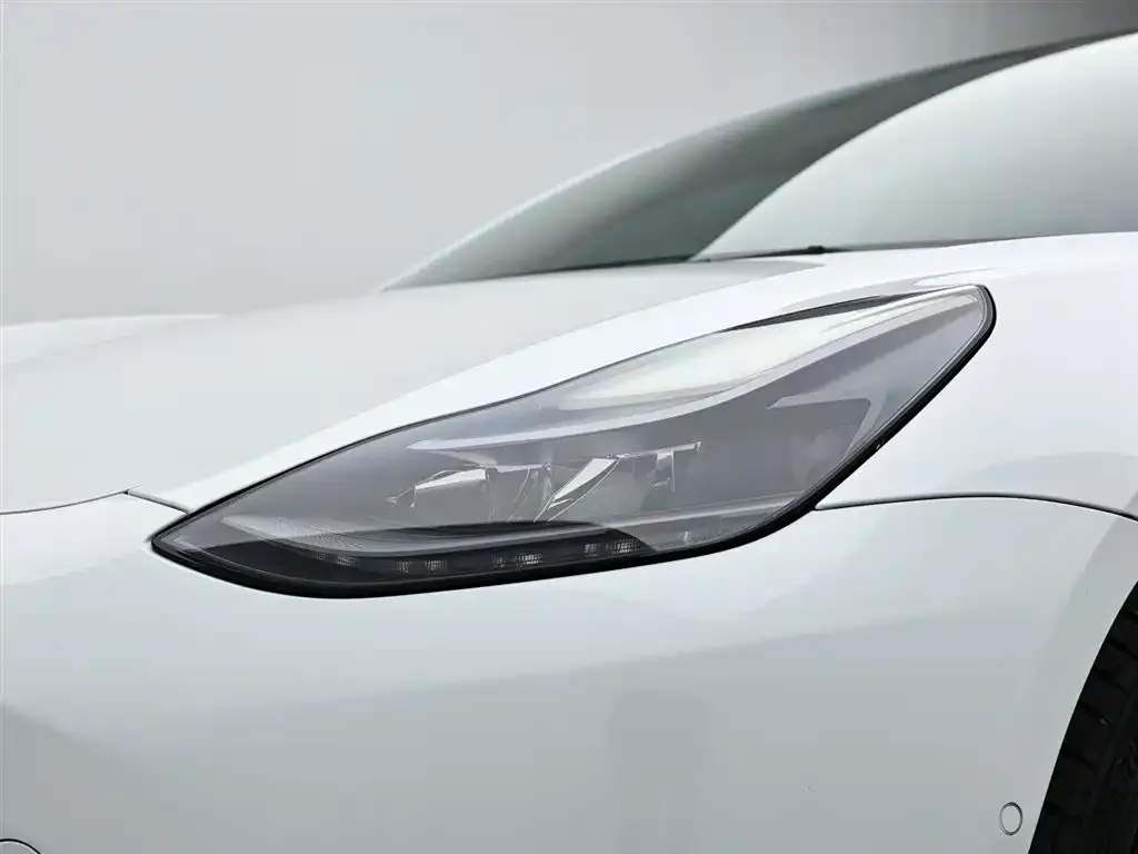 Tesla Model 3 — фото 9