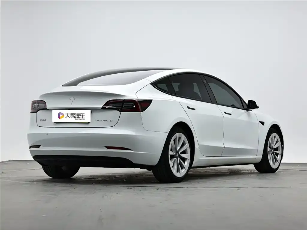 Tesla Model 3 — фото 5