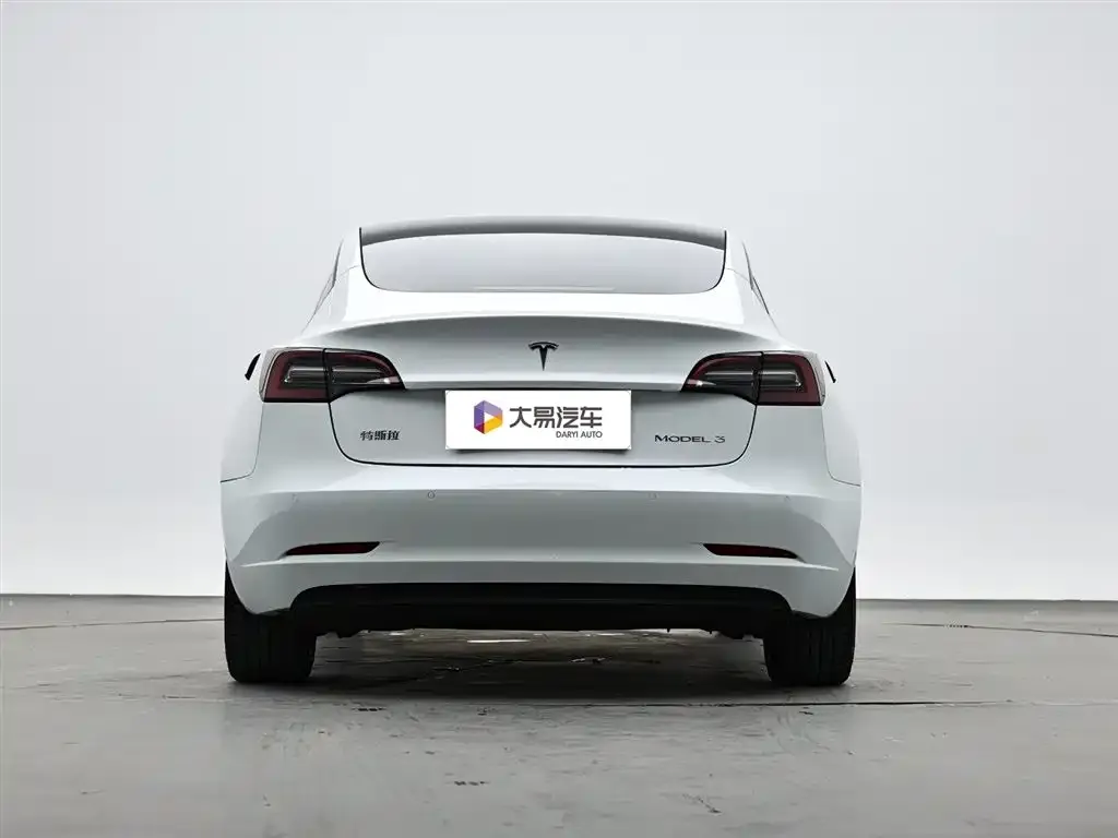 Tesla Model 3 — фото 10