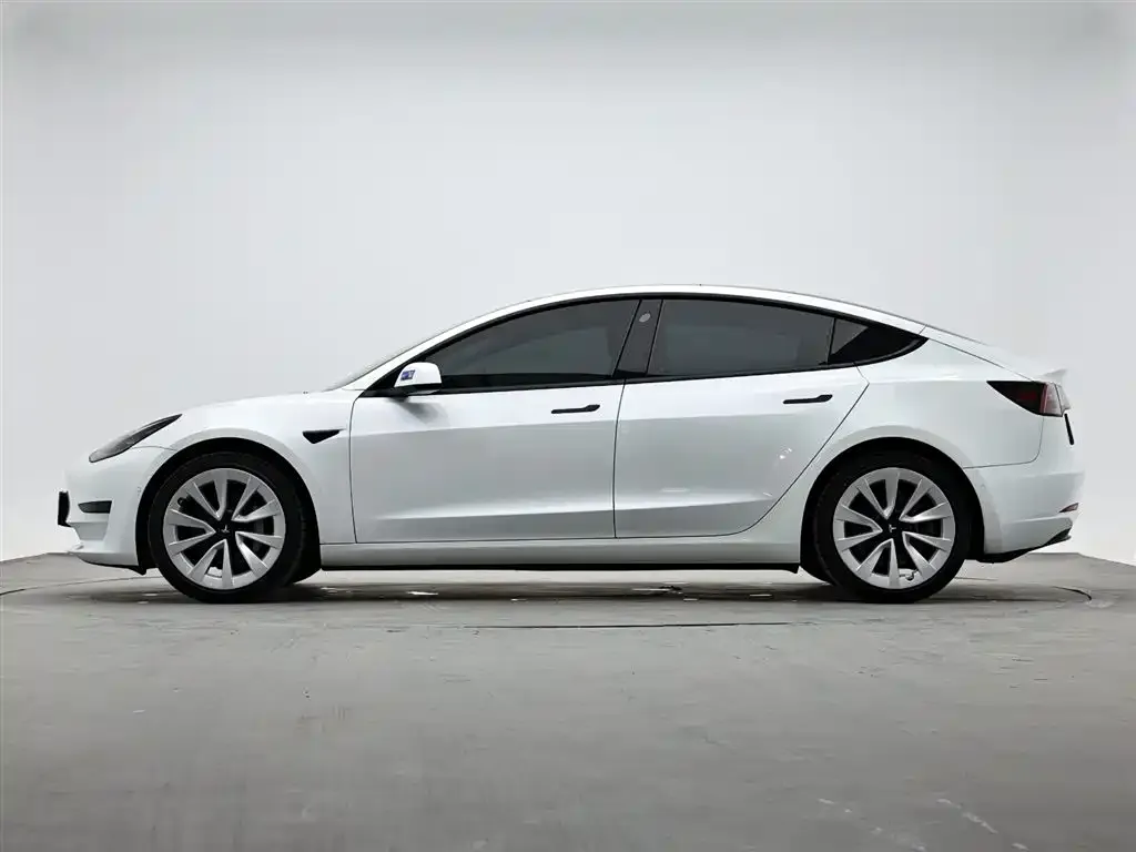 Tesla Model 3 — фото 4