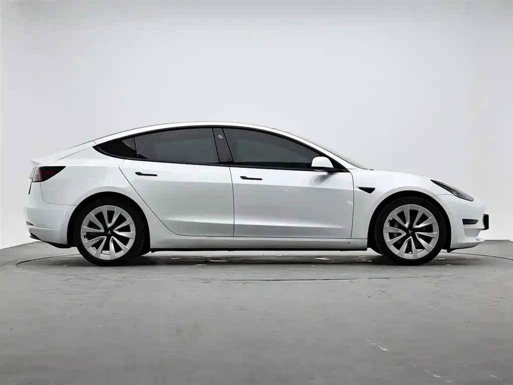 Tesla Model 3 — фото 7