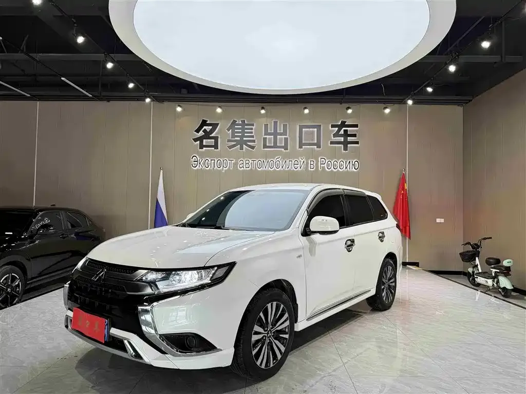 Mitsubishi Outlander — фото 1
