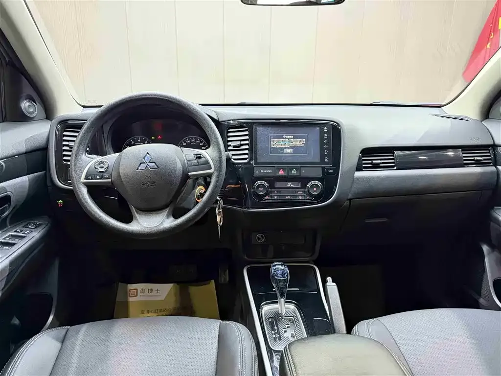 Mitsubishi Outlander — фото 2