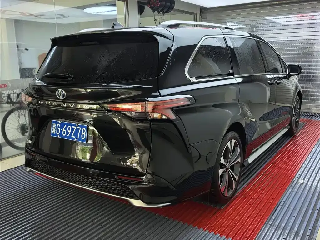 Toyota Granvia — фото 8