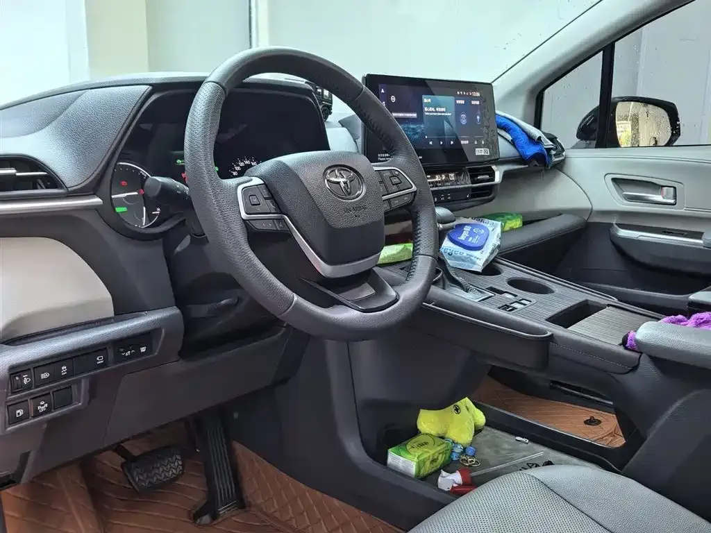 Toyota Granvia — фото 5