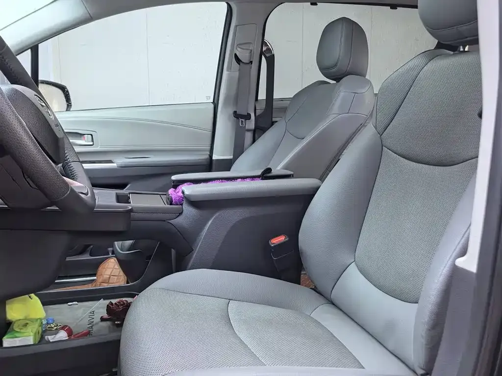 Toyota Granvia — фото 4
