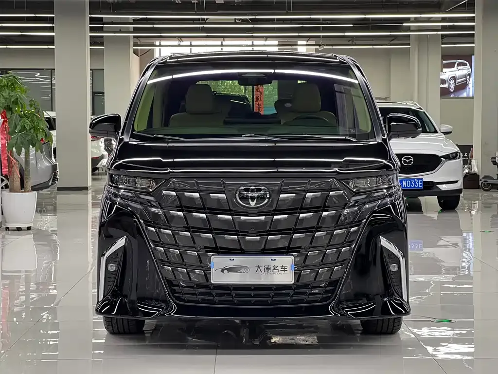 Toyota Alphard — фото 4