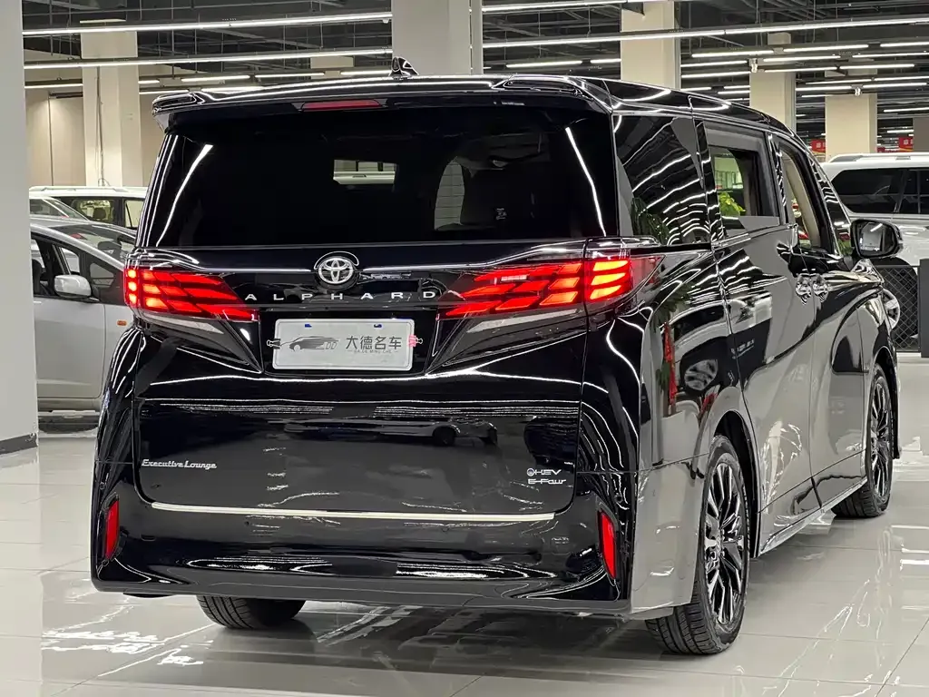 Toyota Alphard — фото 10