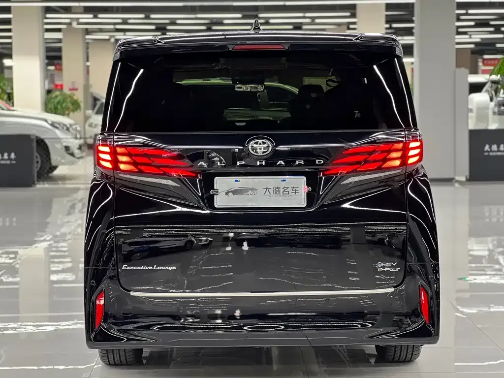 Toyota Alphard — фото 3