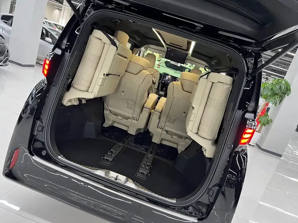 Toyota Alphard — фото 6