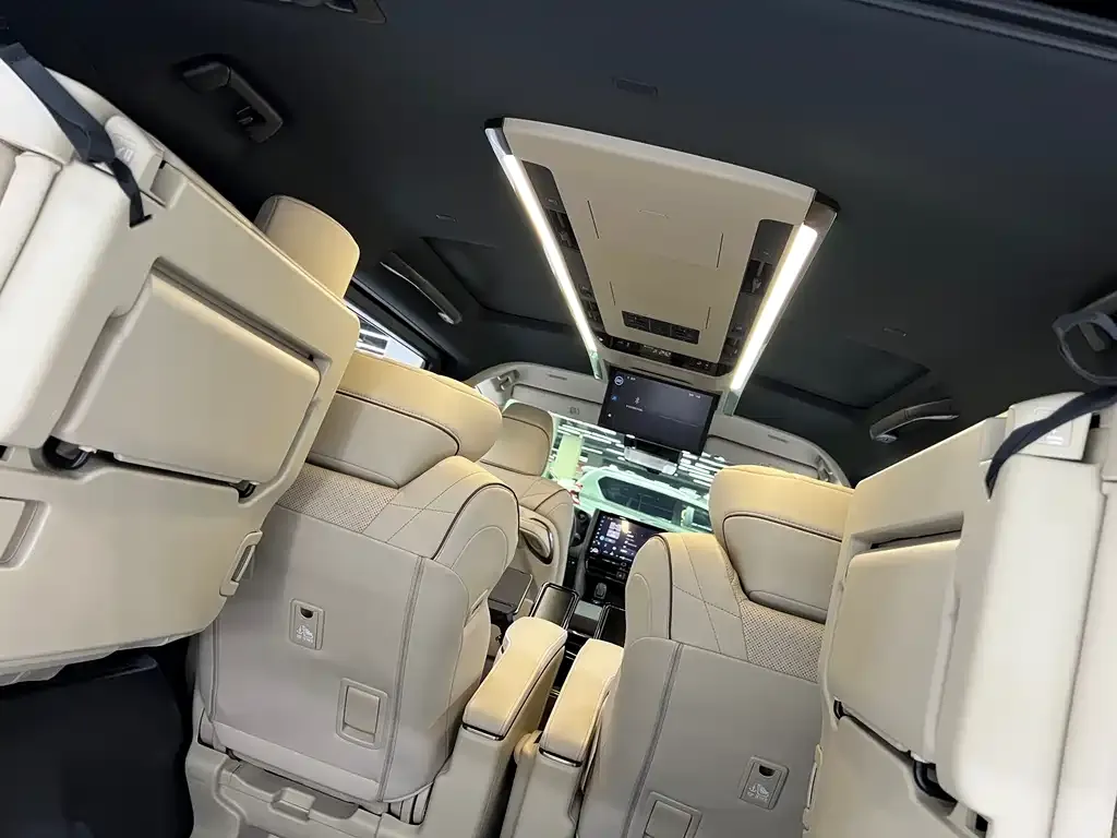 Toyota Alphard — фото 5