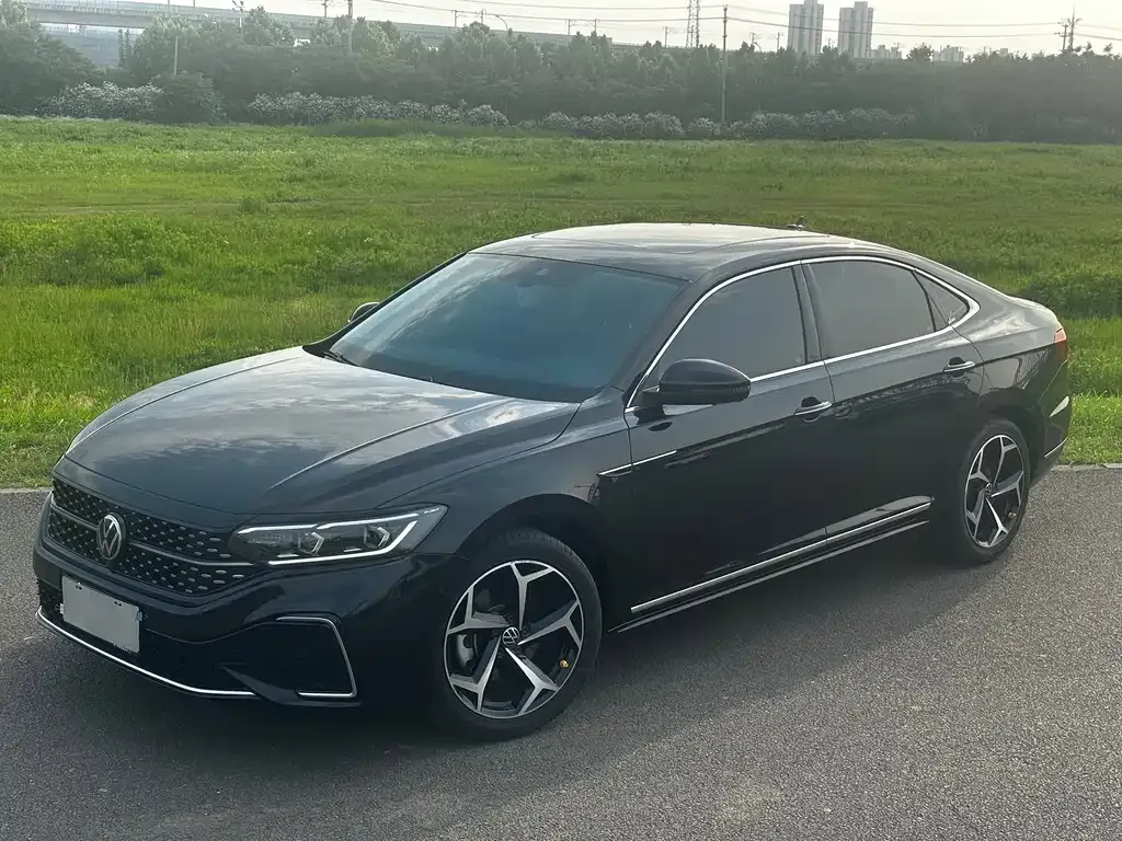 Volkswagen Passat — фото 1