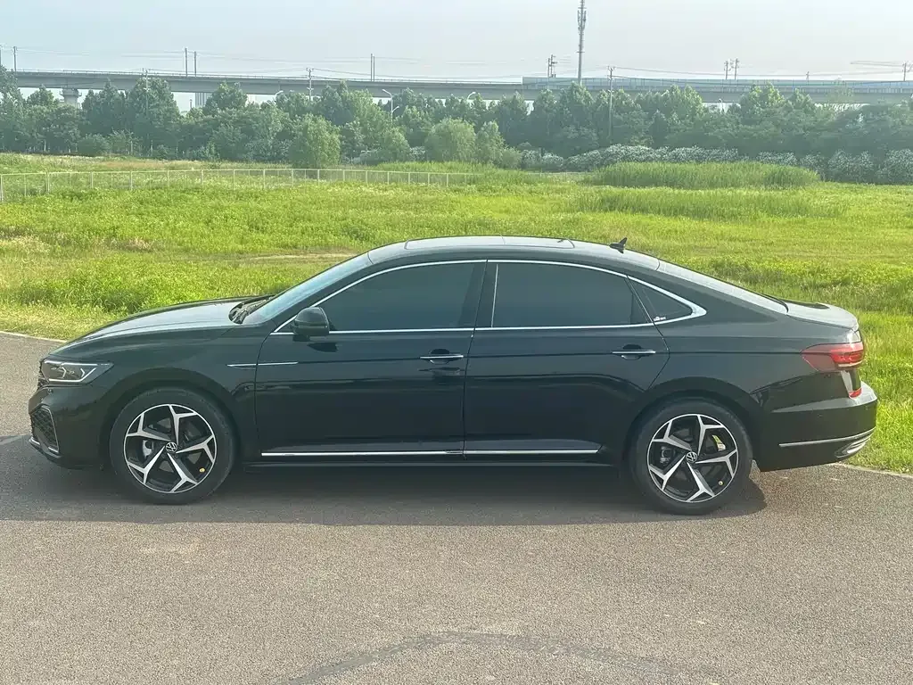 Volkswagen Passat — фото 10