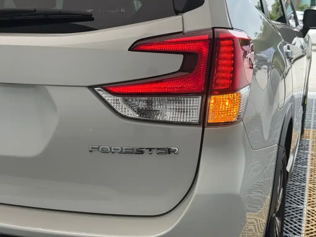 Subaru Forester — фото 2