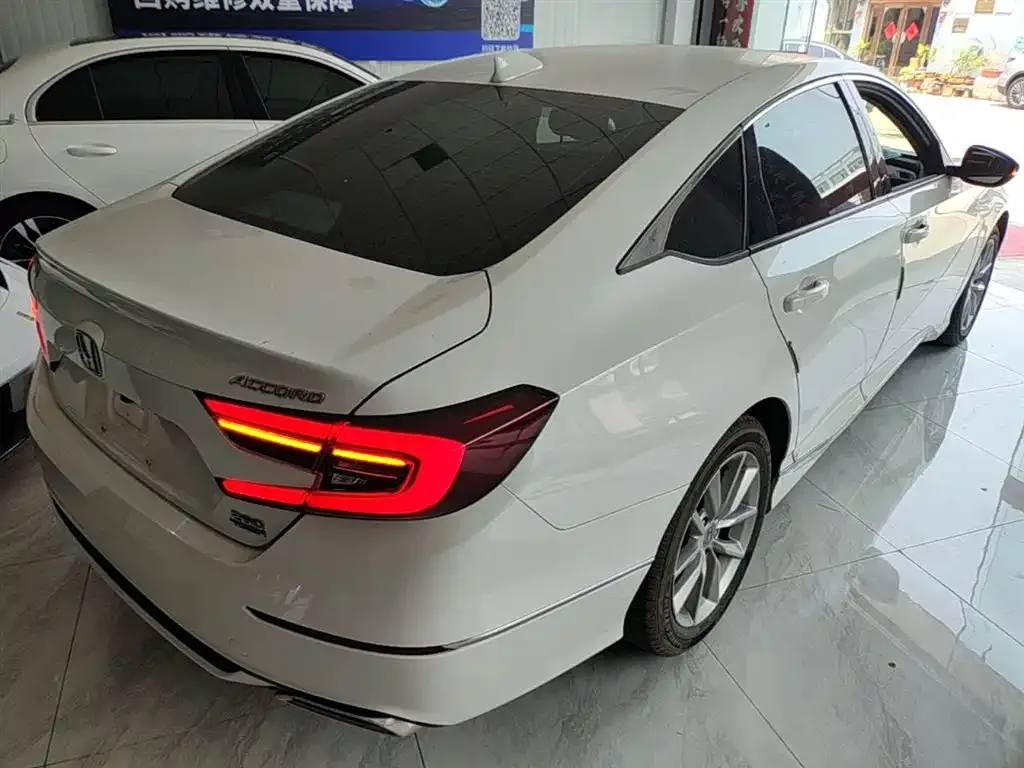 Honda Accord — фото 10