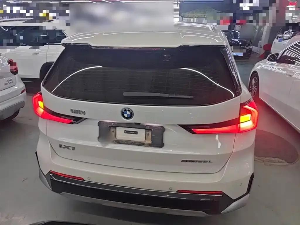 BMW iX1 2024 из CN, фото 7