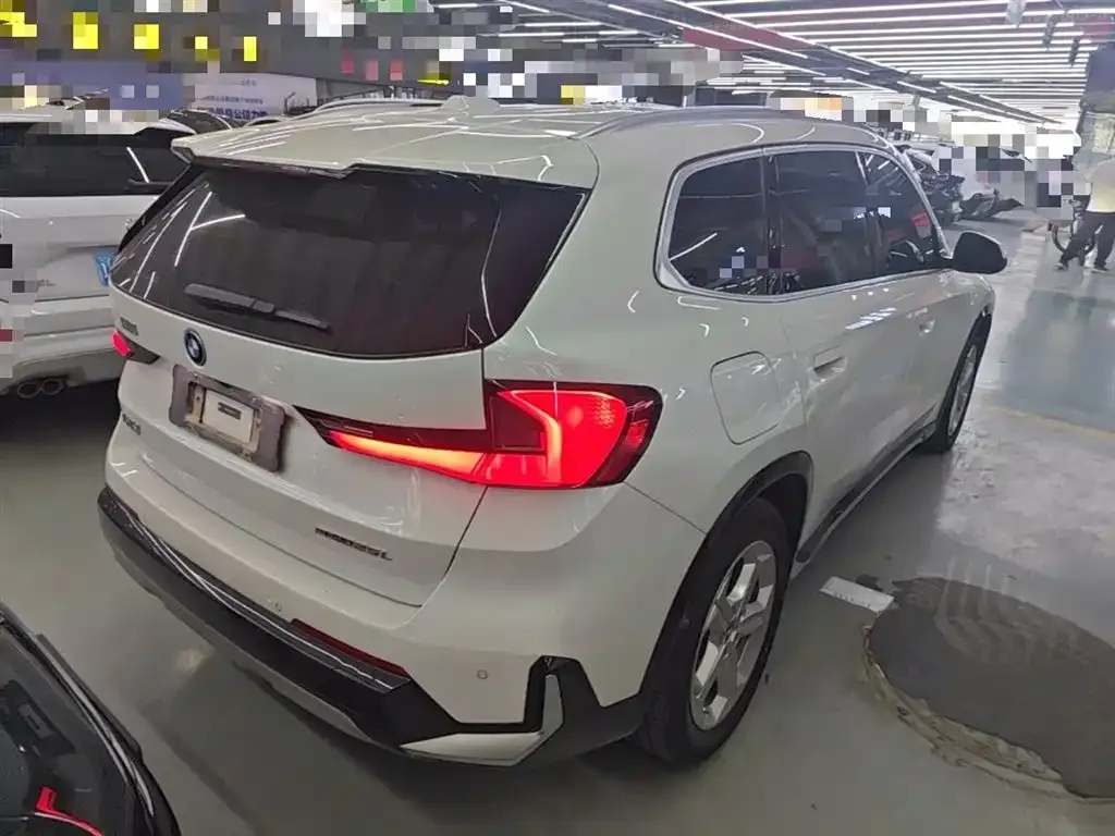 BMW iX1 2024 из CN, фото 9
