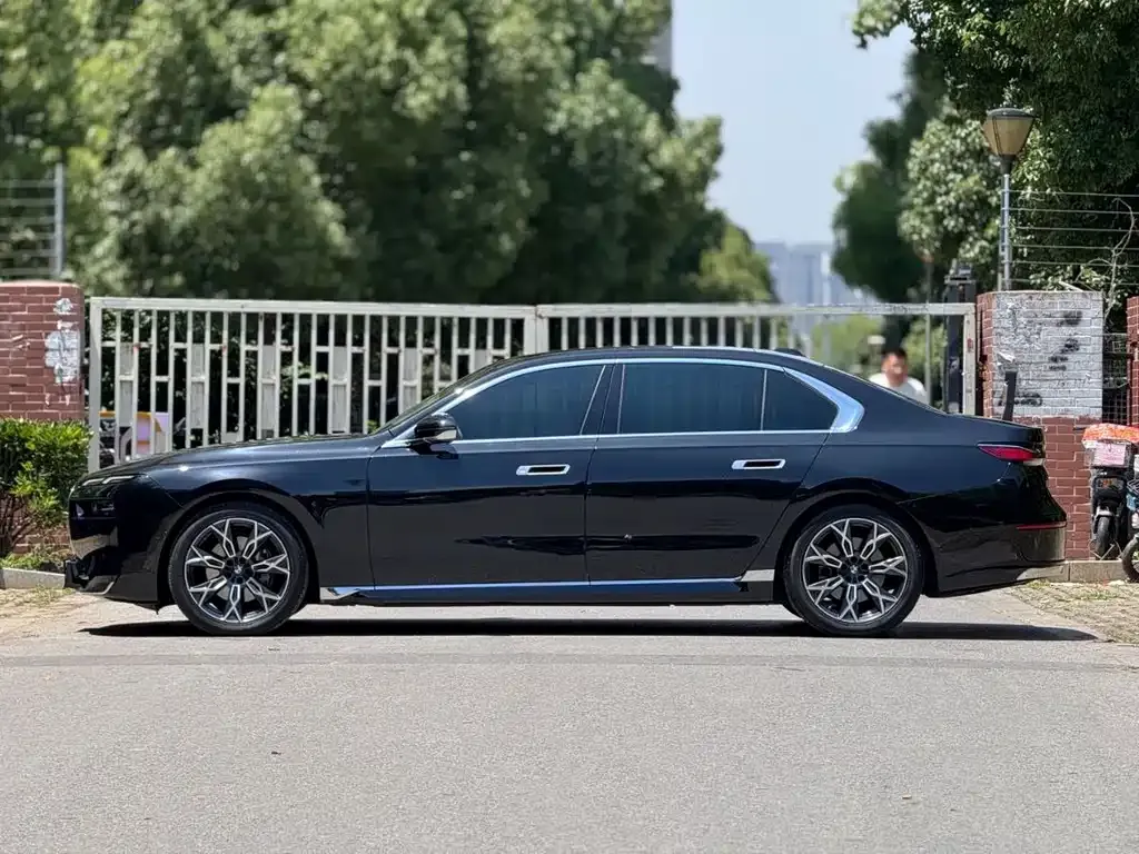 BMW 7 Series 2024 из CN, фото 5