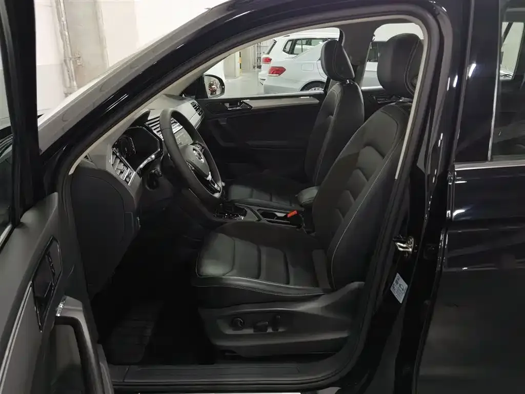 Volkswagen Tiguan L — фото 2