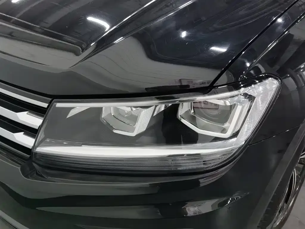 Volkswagen Tiguan L — фото 9