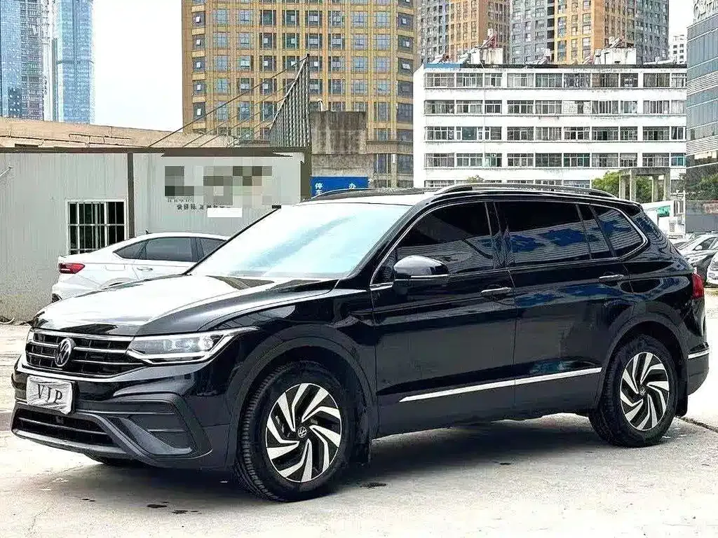 Volkswagen Tiguan L — фото 6