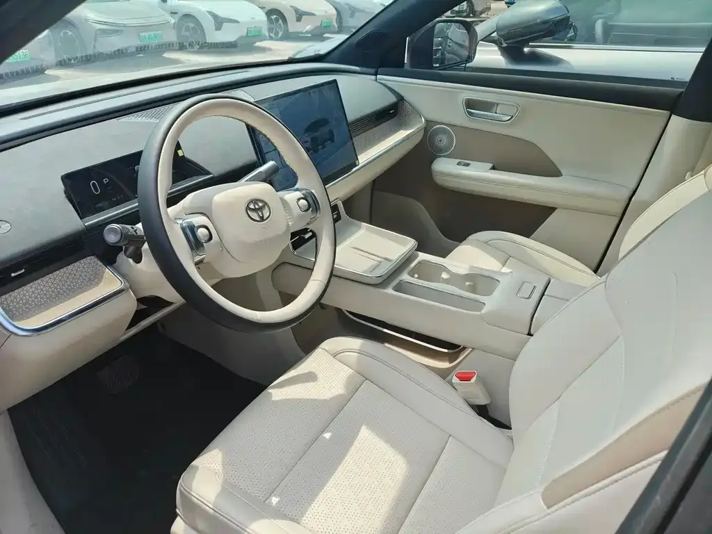 Toyota Platinum 3X 2026 из CN, фото 2