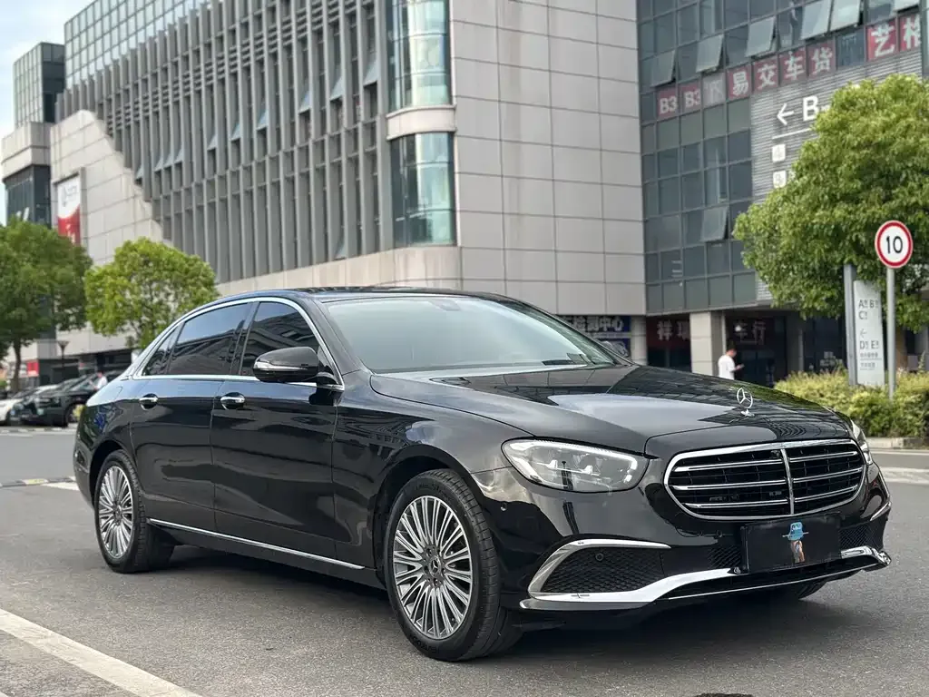 Mercedes-Benz E-Class — фото 7