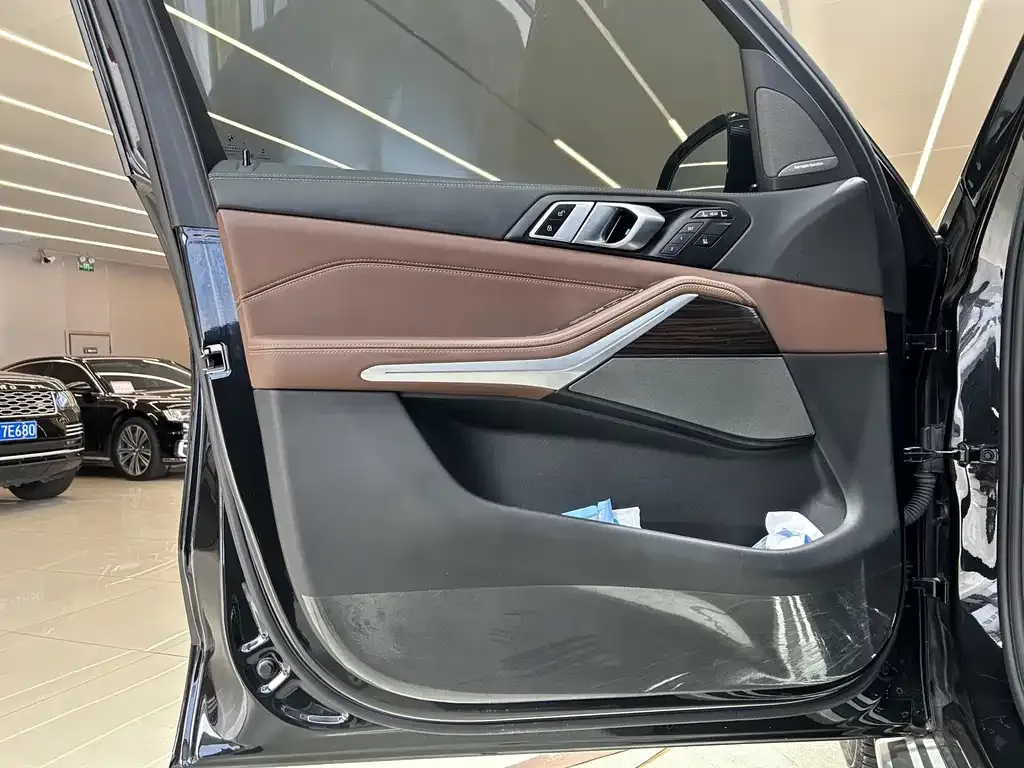 BMW X7 — фото 10