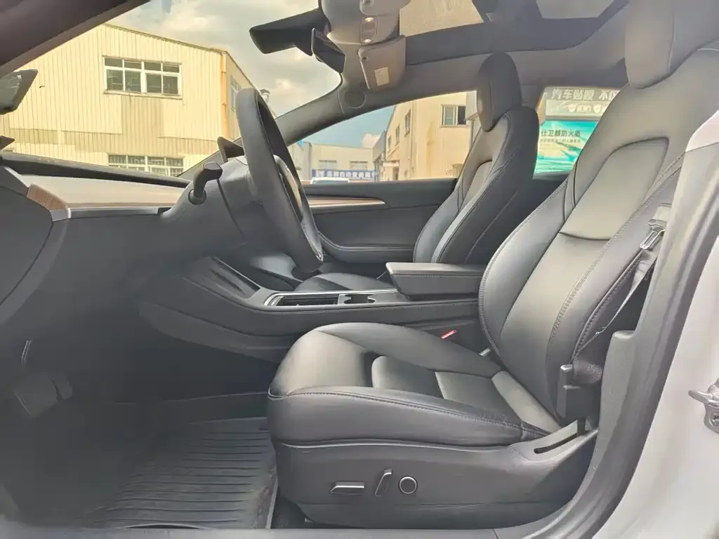 Tesla Model 3 — фото 4