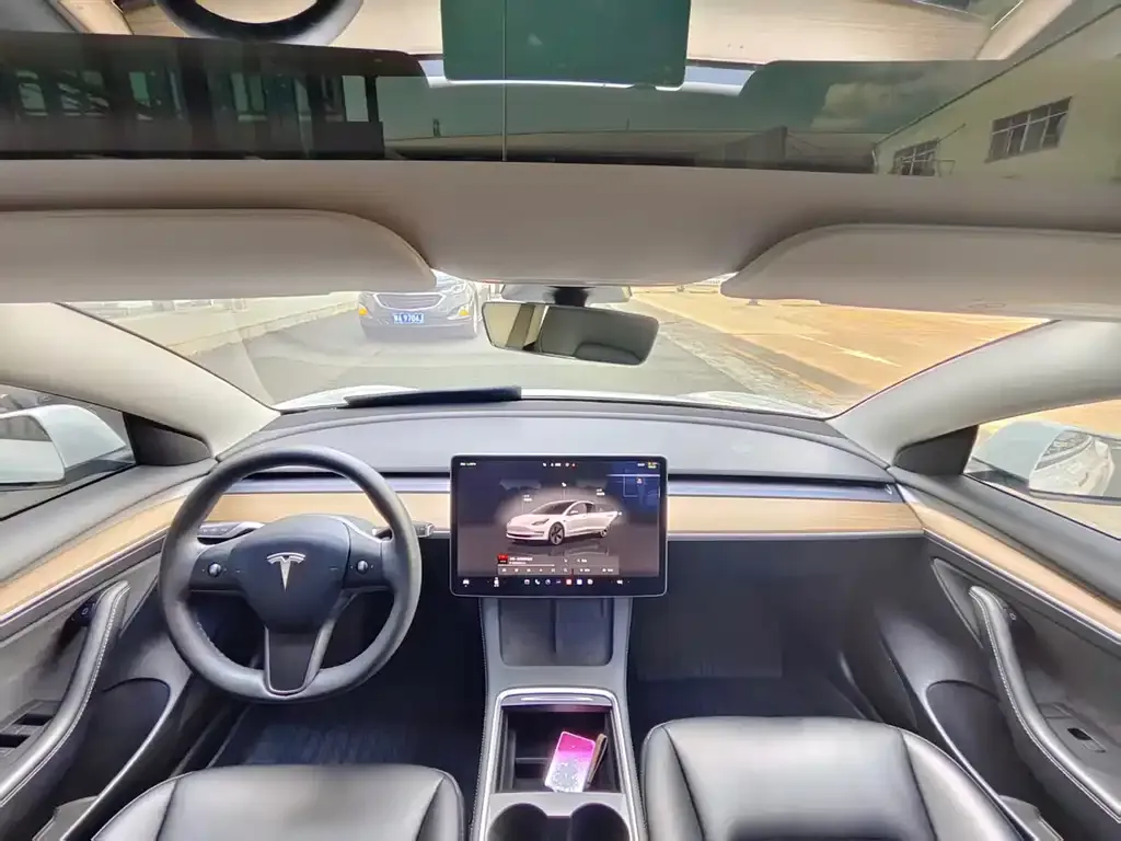 Tesla Model 3 — фото 5