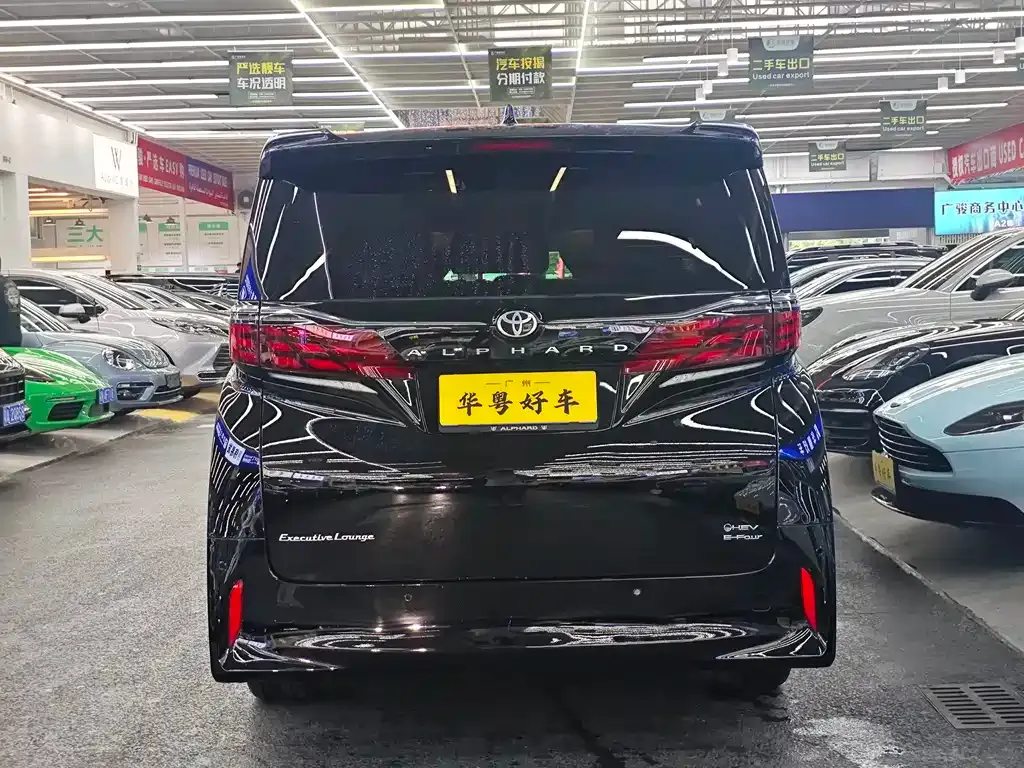 Toyota Alphard — фото 10