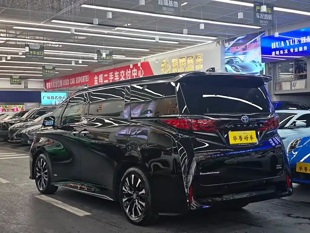 Toyota Alphard — фото 5