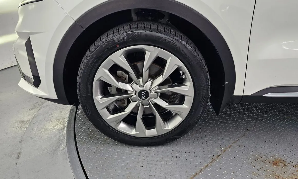 Kia Sorento — фото 6