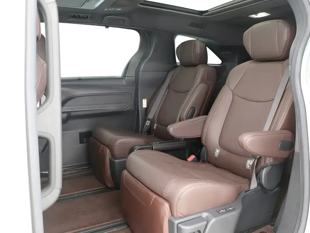 Toyota Sienna — фото 3