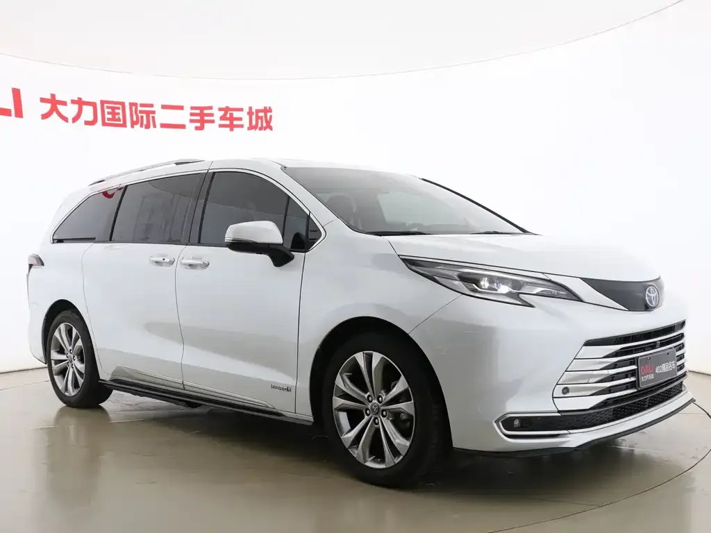 Toyota Sienna — фото 10