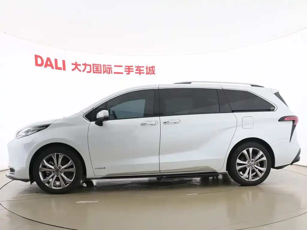 Toyota Sienna — фото 4
