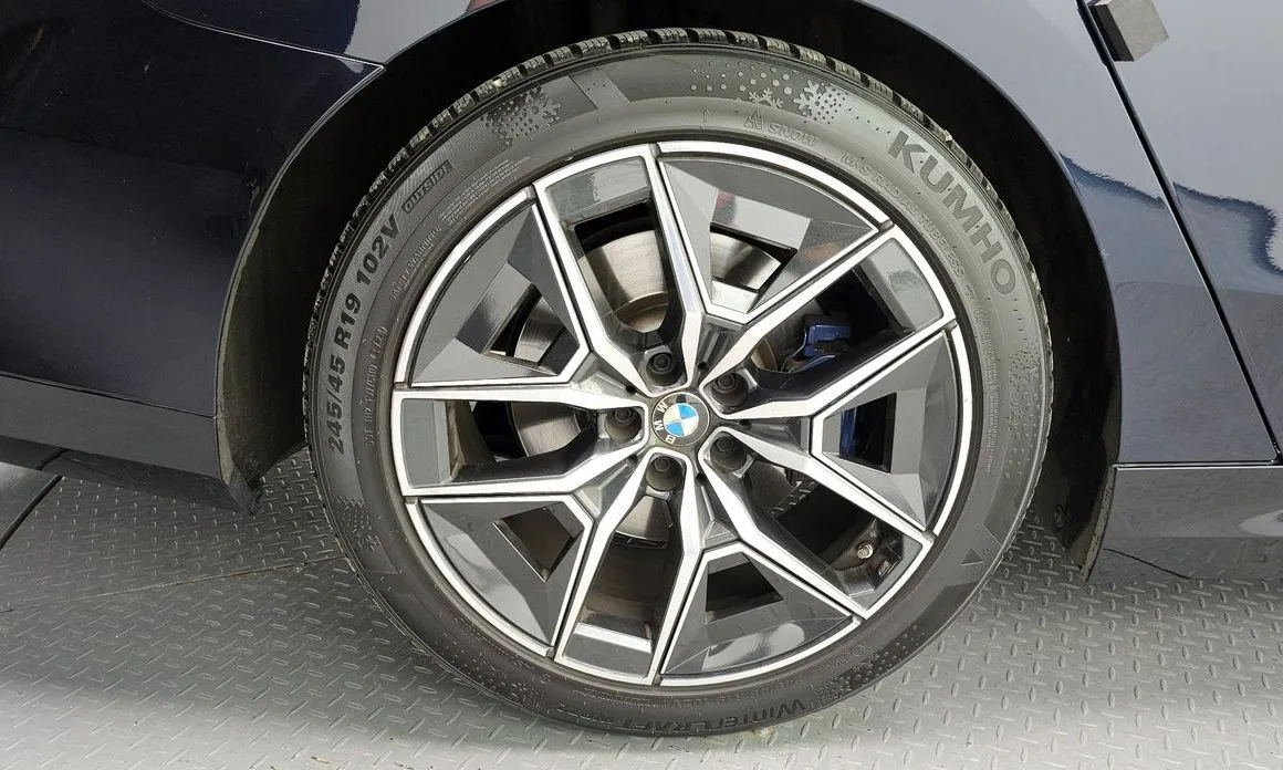 BMW 5-Series 2024 из KR, фото 8