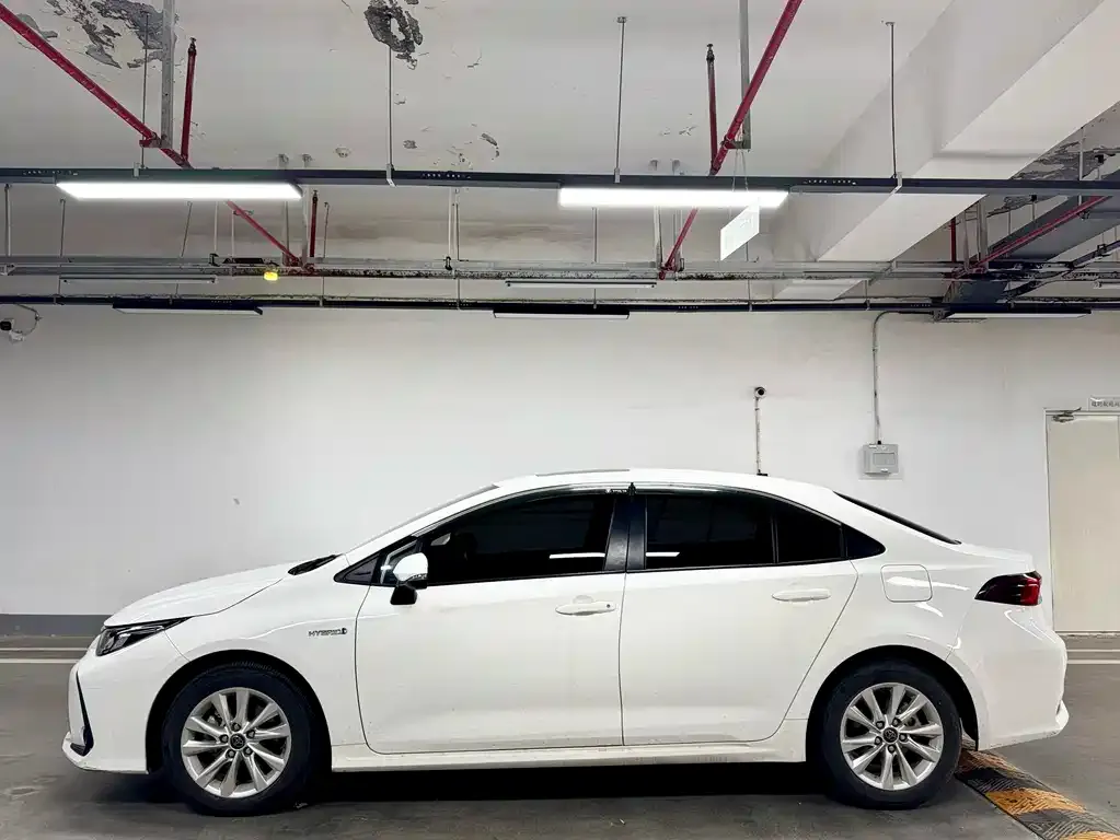 Toyota Corolla — фото 9