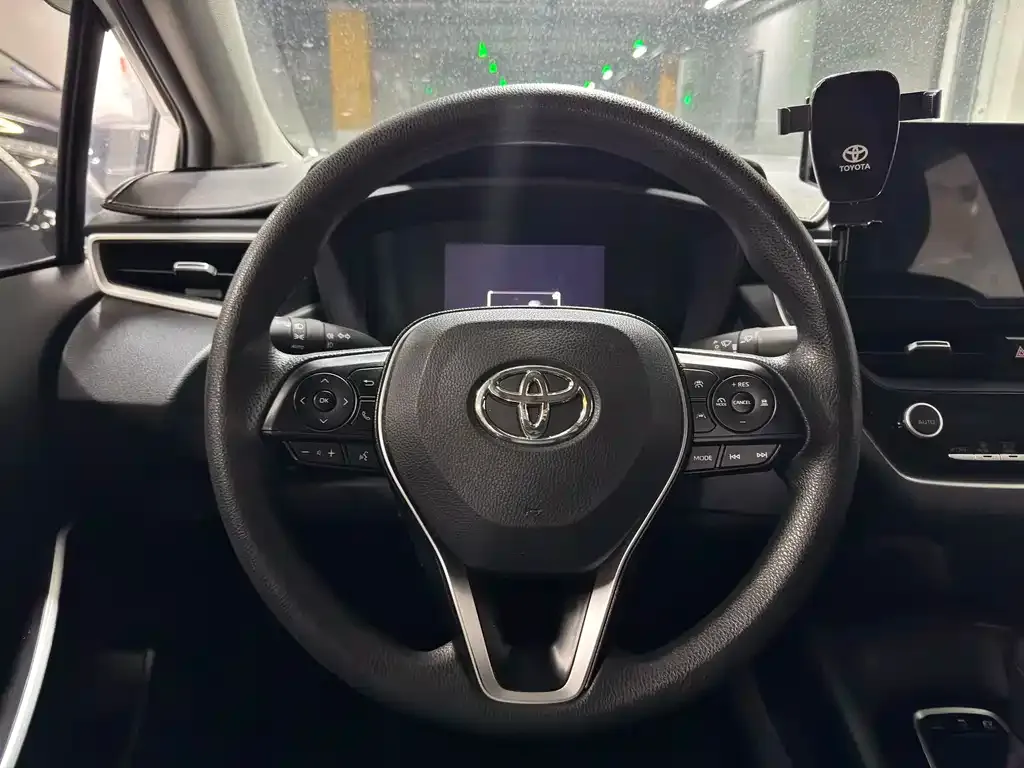 Toyota Corolla — фото 8