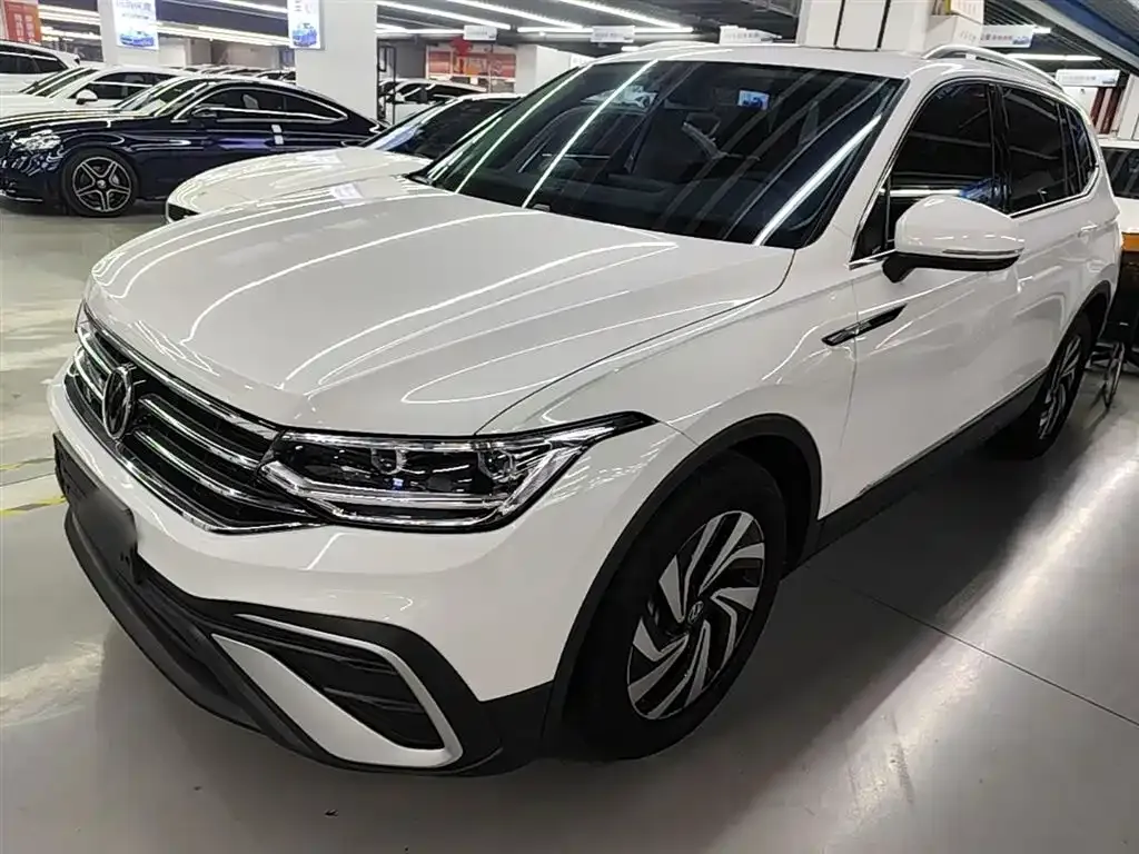 Volkswagen Tiguan L — фото 7