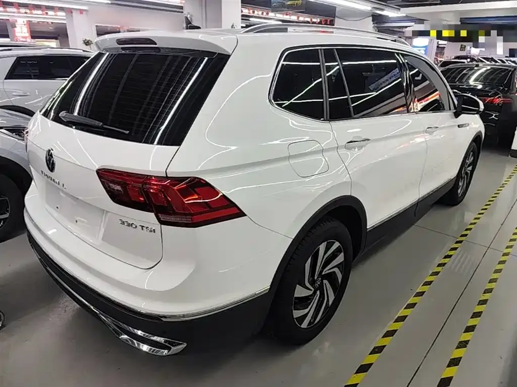 Volkswagen Tiguan L — фото 3